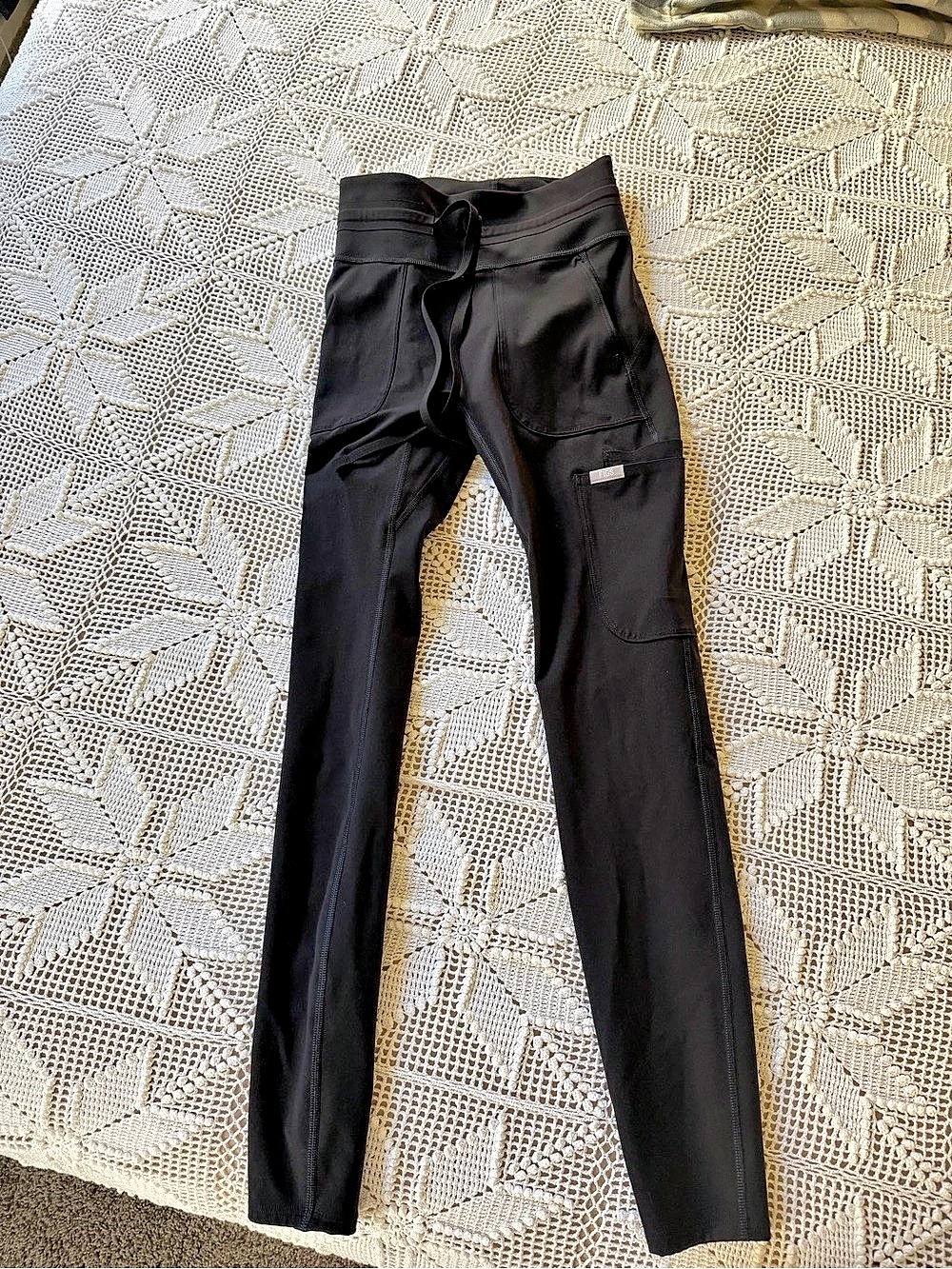 FIGS Yola Skinny Scrub Pants Skinny Scrub Pants in Black Size XS Like New